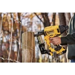 Dewalt DCFS950P2 20V MAX XR Lithium-Ion 9 Gauge Cordless Fencing Stapler Kit With 2 Batteries (5 Ah) -Tool Store dewndcfs950p2 l