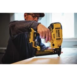 Dewalt DCN681D1 20V MAX Cordless Lithium-Ion 18 Gauge Narrow Crown Stapler Kit -Tool Store dewndcn681d1 m