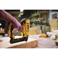 Dewalt DCN681D1 20V MAX Cordless Lithium-Ion 18 Gauge Narrow Crown Stapler Kit -Tool Store dewndcn681d1 q