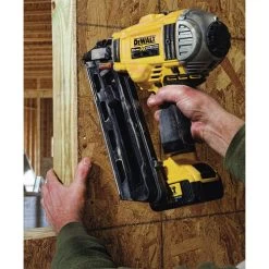 Dewalt DCN692M1 20V MAX XR Brushless Lithium-Ion Cordless 30 Degree Paper Collated Framing Nailer Kit (4 Ah) 39 Dewalt DCN692M1 20V MAX XR Brushless Lithium-Ion Cordless 30 Degree Paper Collated Framing Nailer Kit (4 Ah) -Tool Store dewndcn692m1 l
