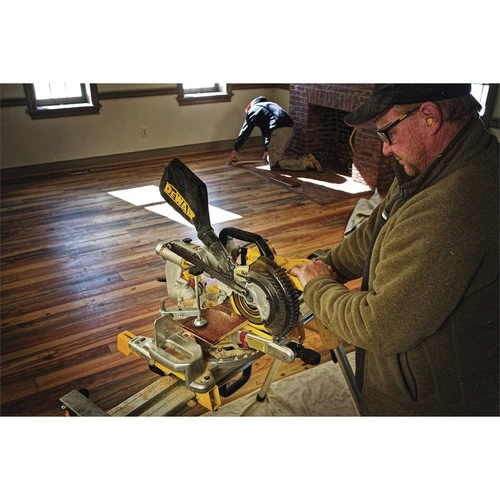 Dewalt DCS361M1 20V MAX Lithium-Ion Cordless 7 1/4 In. Sliding Miter Saw Kit (4 Ah) 11 Dewalt DCS361M1 20V MAX Lithium-Ion Cordless 7 1/4 In. Sliding Miter Saw Kit (4 Ah) - Image 11
