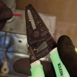 Klein Tools 11055GLW High-Visibility Klein-Kurve 10 - 18 AWG Solid/ 12 - 20 AWG Stranded Wire Stripper/ Cutter -Tool Store klnn11055glw g