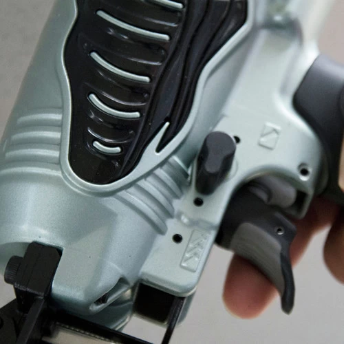 Metabo HPT NT65M2SM 16-Gauge 2-1/2 In. Oil-Free Straight Finish Nailer Kit 6 Metabo HPT NT65M2SM 16-Gauge 2-1/2 In. Oil-Free Straight Finish Nailer Kit - Image 6