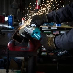 Makita GAG03M1 40V Max XGT Brushless Lithium-Ion 4-1/2 In./5 In. Cordless Paddle Switch Angle Grinder Kit With Electric Brake (4 Ah) -Tool Store mktngag03m1 k