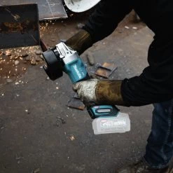 Makita GAG07Z 40V Max XGT Brushless Lithium-Ion 6 In. Cordless Angle Grinder With Electric Brake (Tool Only) -Tool Store mktngag07z d