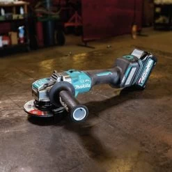 Makita GAG11M1 40V Max XGT Brushless Lithium-Ion 5 In. Cordless X-LOCK AWS Angle Grinder With Electric Brake Kit (4 Ah) -Tool Store mktngag11m1 i