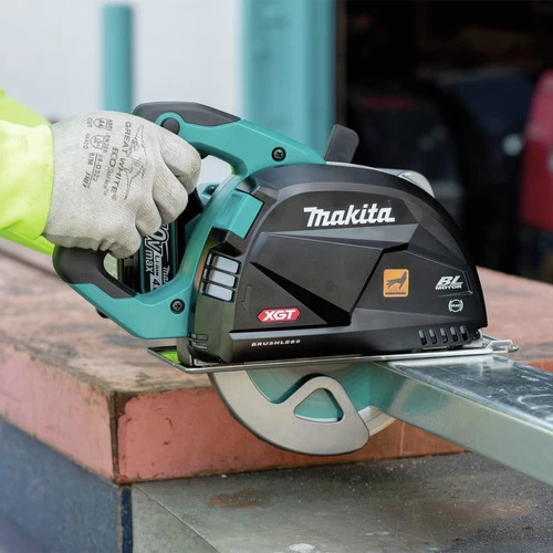 Makita GSC01M1 40V Max XGT Brushless Lithium-Ion 7-1/4 In. Cordless Metal Cutting Saw Kit With Electric Brake And Chip Collector (4 Ah) 6 Makita GSC01M1 40V Max XGT Brushless Lithium-Ion 7-1/4 In. Cordless Metal Cutting Saw Kit With Electric Brake And Chip Collector (4 Ah) - Image 6