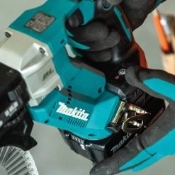 Makita XRF03Z 18V LXT Brushless Lithium-Ion 6000 RPM Cordless Autofeed Screwdriver (Tool Only) -Tool Store mktnxrf03z k